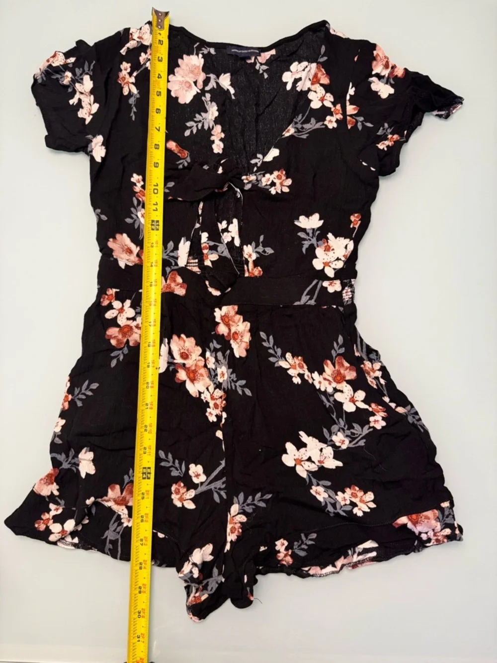 American Eagle Floral Tie-Front Cutout Romper Black Pink Flutter Sleeve Size M - Picture 4 of 9